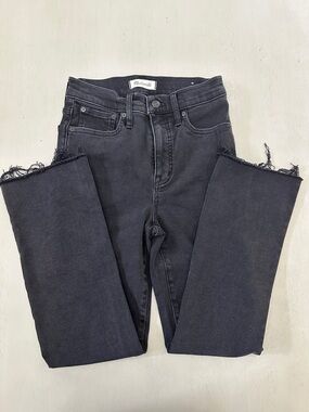 Madewell Cali Demi-Boot / Bootcut Raw Hem Jeans in Bayland Wash Black -size 26